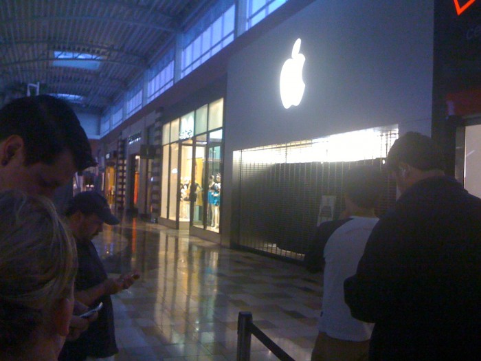 Apple iPad 1 launch - Brandon, FL Apple Store