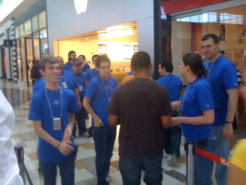 Apple iPad 1 launch - Employees are ready