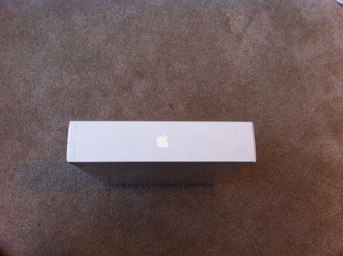 Apple iPad 2 Unboxing Photos - apple logo